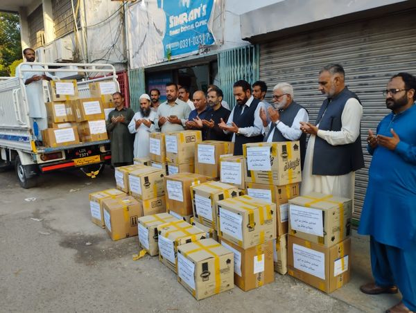 AlkhidmatO's tweet photo. Muslim Brothers and Sisters from California USA donated food packages to Alkhidmat Foundation Islamabad for flood victims. https://t.co/EroQtYTQ5R