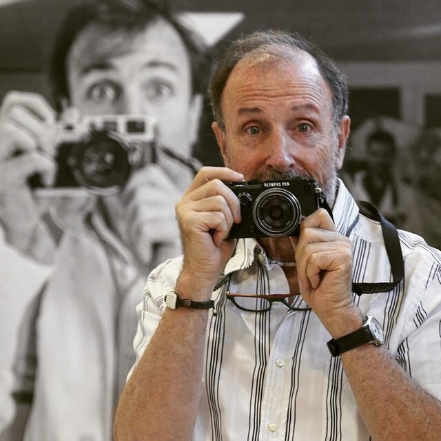 tinosoriano's tweet photo. Los fotógrafos no envejecemos, nos volvemos clásicos... 😊 📷. Fotografía de Marc Martí aparecida ayer en la contraportada del Diari de Girona.
#curArte https://t.co/DgzvkkwhRJ https://t.co/PfI213fDoA