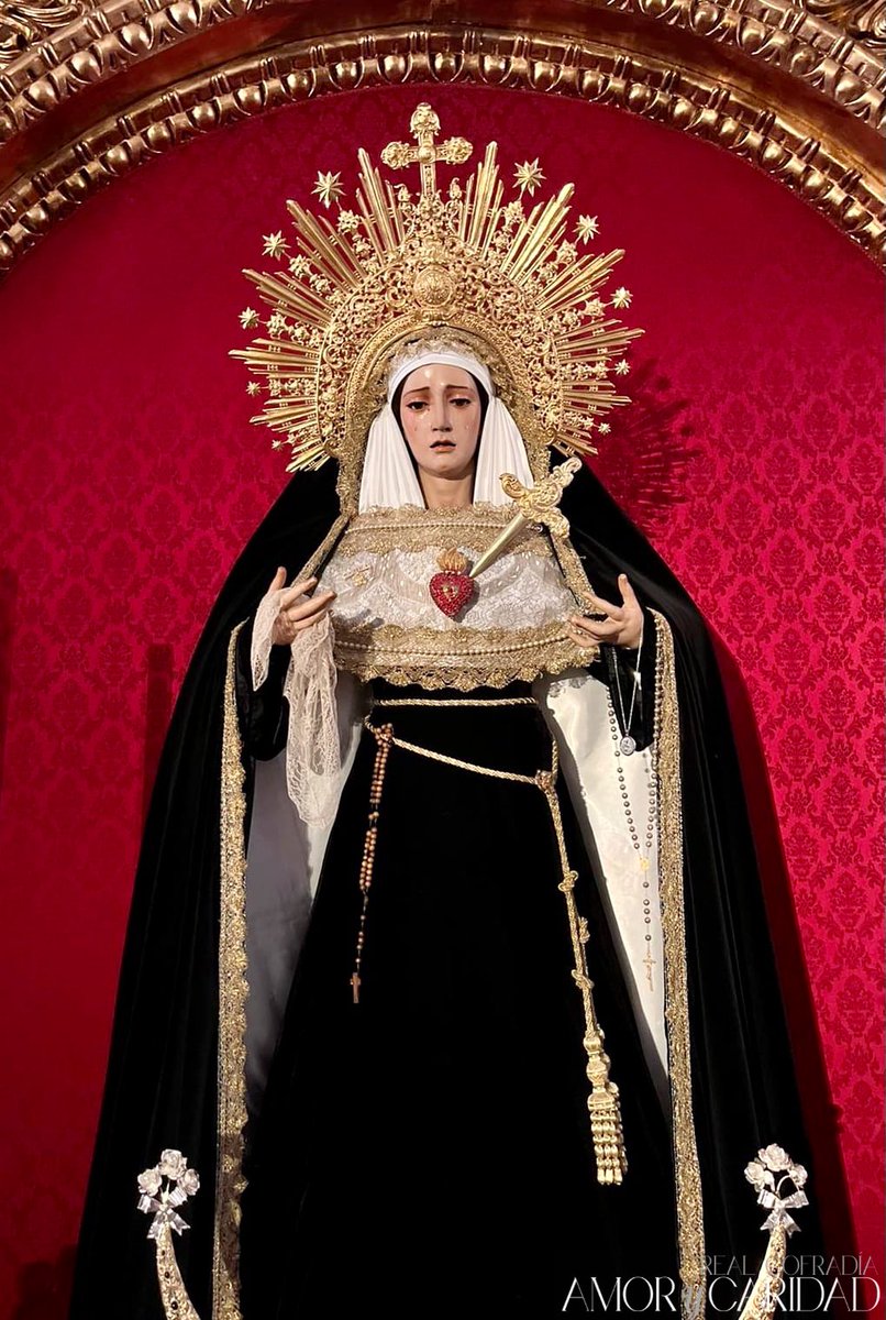 AmoryCaridad's tweet image. ⚜️Nuestra Señora de la Caridad ya se encuentra vestida para la solemnidad de #TodosLosSantos y la conmemoración de los #FielesDifuntos.

#CofradiasMLG
#barriodelavictoria