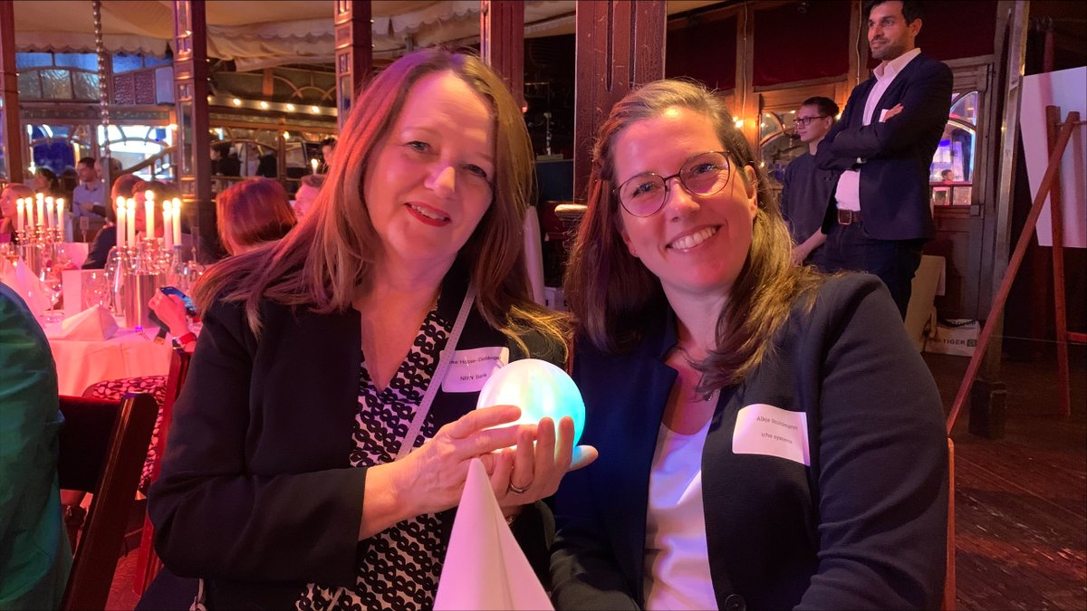 NRWBANK's tweet photo. Wir gratulieren @icho_systems zum @KfW Award Gründen in der Landeskategorie NRW🏆Vor Ort waren unsere Förderexpertin Anke Hosse-Doblinger (l.) und #icho-Mitgründerin Alkje Stuhlmann - wir haben ichó über das Programm #NRW #SeedCap unterstützt. #Gründung #bewegtNRW #NRWBANK /ck https://t.co/2Z3QO3fzII