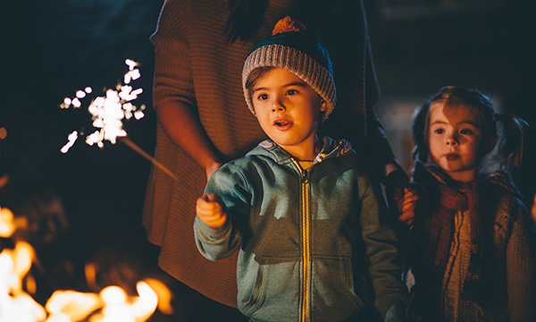 RCNi_Steph's tweet photo. Did you know in a typical year, 550 children aged under 16 are taken to A&amp;E in the four weeks surrounding bonfire night alone?

#BeBurnsAware

Fireworks and bonfire injuries: here's how nurses can promote safety:

https://t.co/ggRNOZQW4x https://t.co/QZOh45kdOS