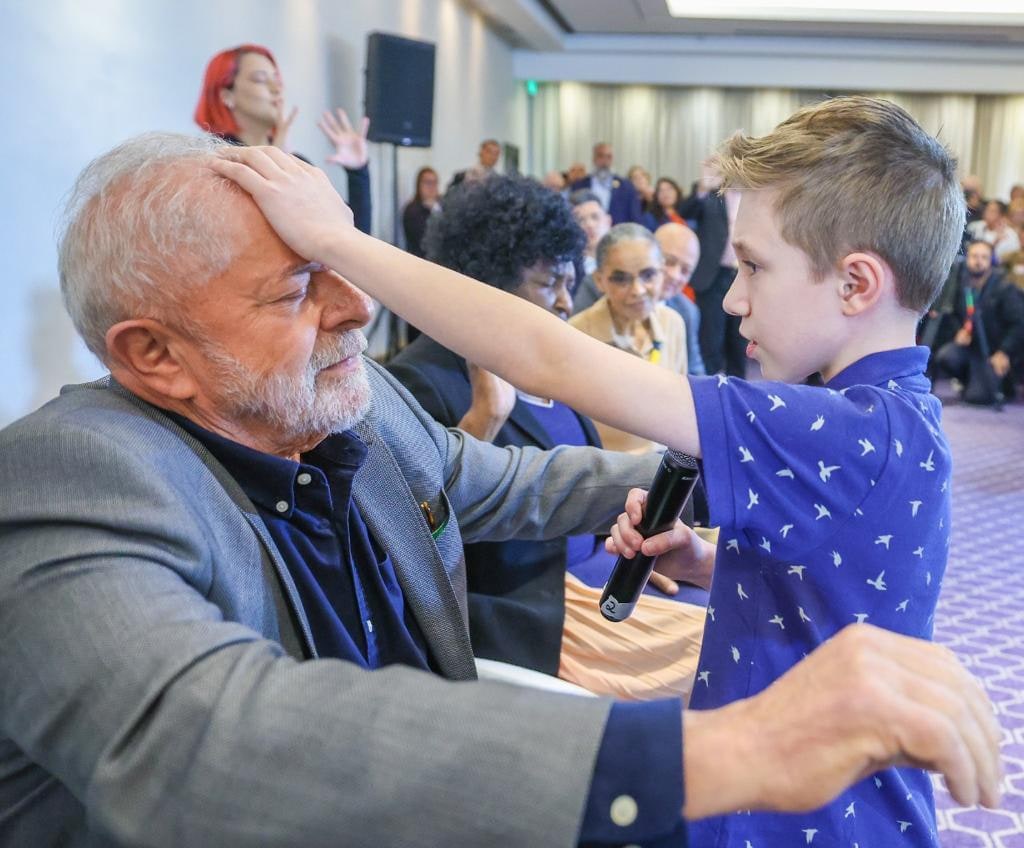 MariaDarlene's tweet photo. Votar em Lula não é um ato de negação da sua fé. É um ato de amor pelo seu país e seus irmãos brasileiros.
#LulaPresidente13 #Vote13 https://t.co/6NrovdbFkZ