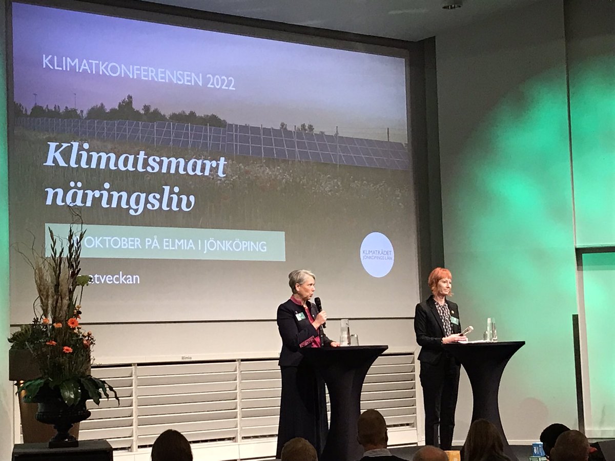 Nu sparkar landshövding <a href="/Lst_Jkpg_lan/">Länsstyrelsen i Jönköpings län</a> &amp; regiondirektör för <a href="/regionjkpg/">Region Jönköpings län</a> igång #klimatkonferensen2022 på <a href="/ElmiaLantbruk/">Elmia Lantbruk</a> mässan i #Jönköping Bra med ett aktivt #Klimatråd i regionen där näringsliv &amp; kommuner jobbar med att nå regionens klimatmål 👍 #klimatveckan