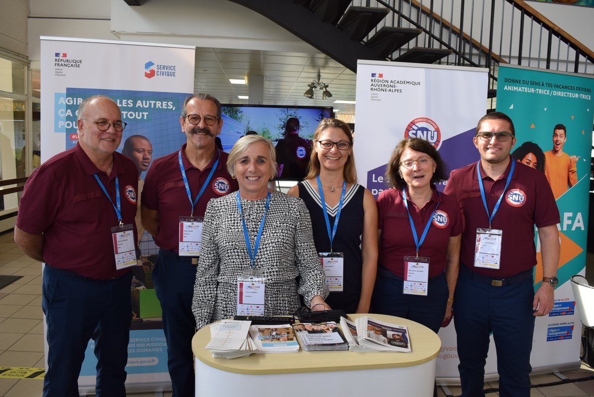 DSDEN_03's tweet photo. Ouverture hier du colloque #Neujpro @Allierdpt Ă @VilleDeVichy
đ prĂ©sence d'un stand SNU @snujemengage avec le SDJES de l'Allier et les encadrants de l'Allier des derniers stages
@acclermont @BenmiloudKarim @education_gouv https://t.co/1cV59iseCr
