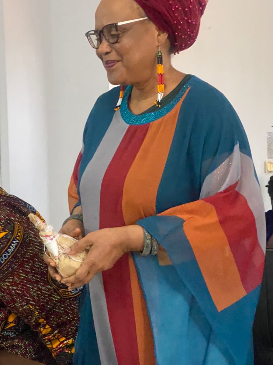 MakaSOUMAH2's tweet photo. Dr Makale Traoré, Hadja Aïcha Bah et Mme Guilao Joséphine, les trois facilitatrices nationales guinéennes du dialogue inclusif inter guinéen sont passées au siège de AWLN-GUINEE, African Women leaders Network.  Un échange fructueux sur les enjeux d'un bon dialogue en Guinée. https://t.co/a6gCvg7WdI