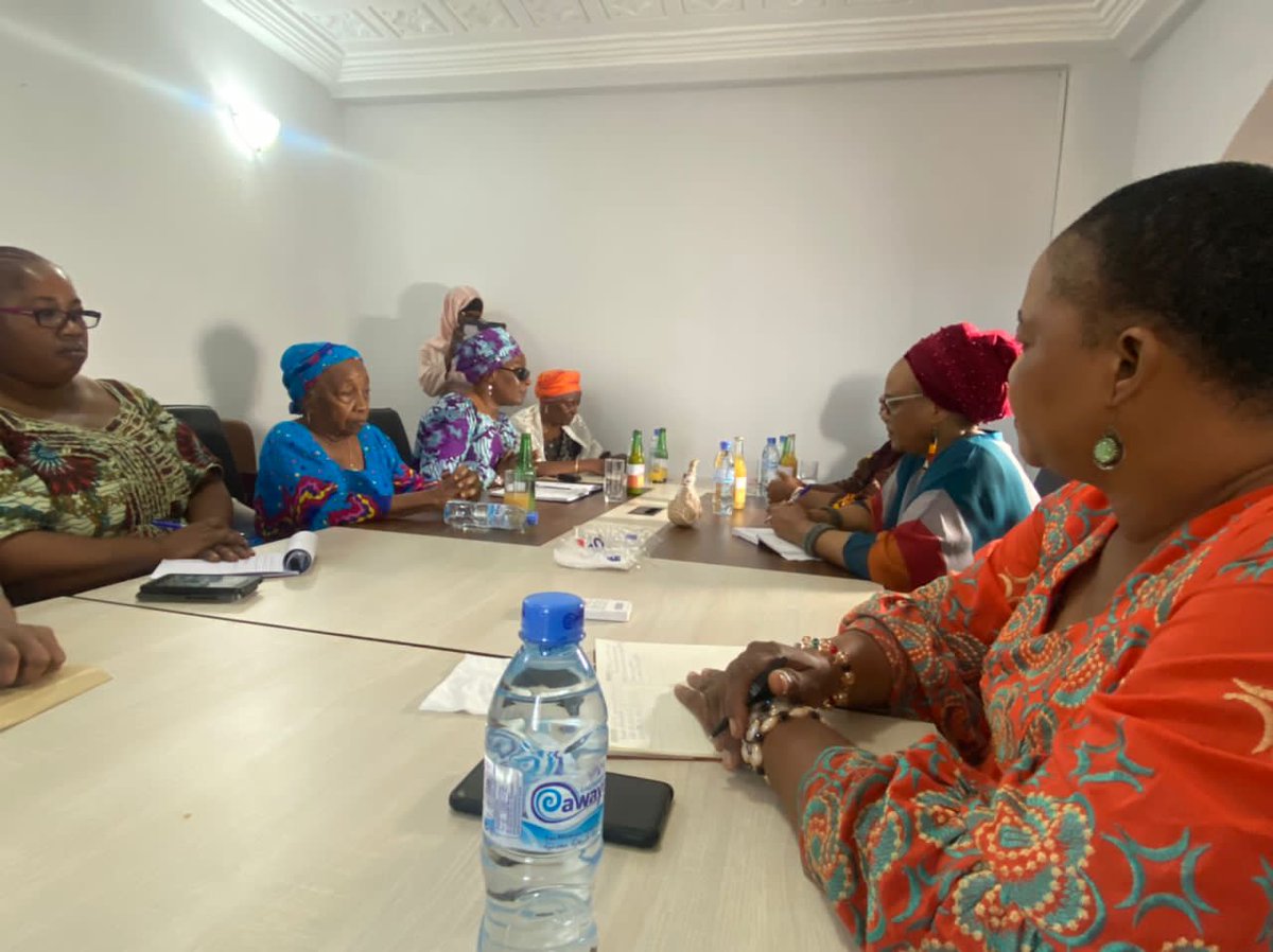 MakaSOUMAH2's tweet photo. Dr Makale Traoré, Hadja Aïcha Bah et Mme Guilao Joséphine, les trois facilitatrices nationales guinéennes du dialogue inclusif inter guinéen sont passées au siège de AWLN-GUINEE, African Women leaders Network.  Un échange fructueux sur les enjeux d'un bon dialogue en Guinée. https://t.co/a6gCvg7WdI