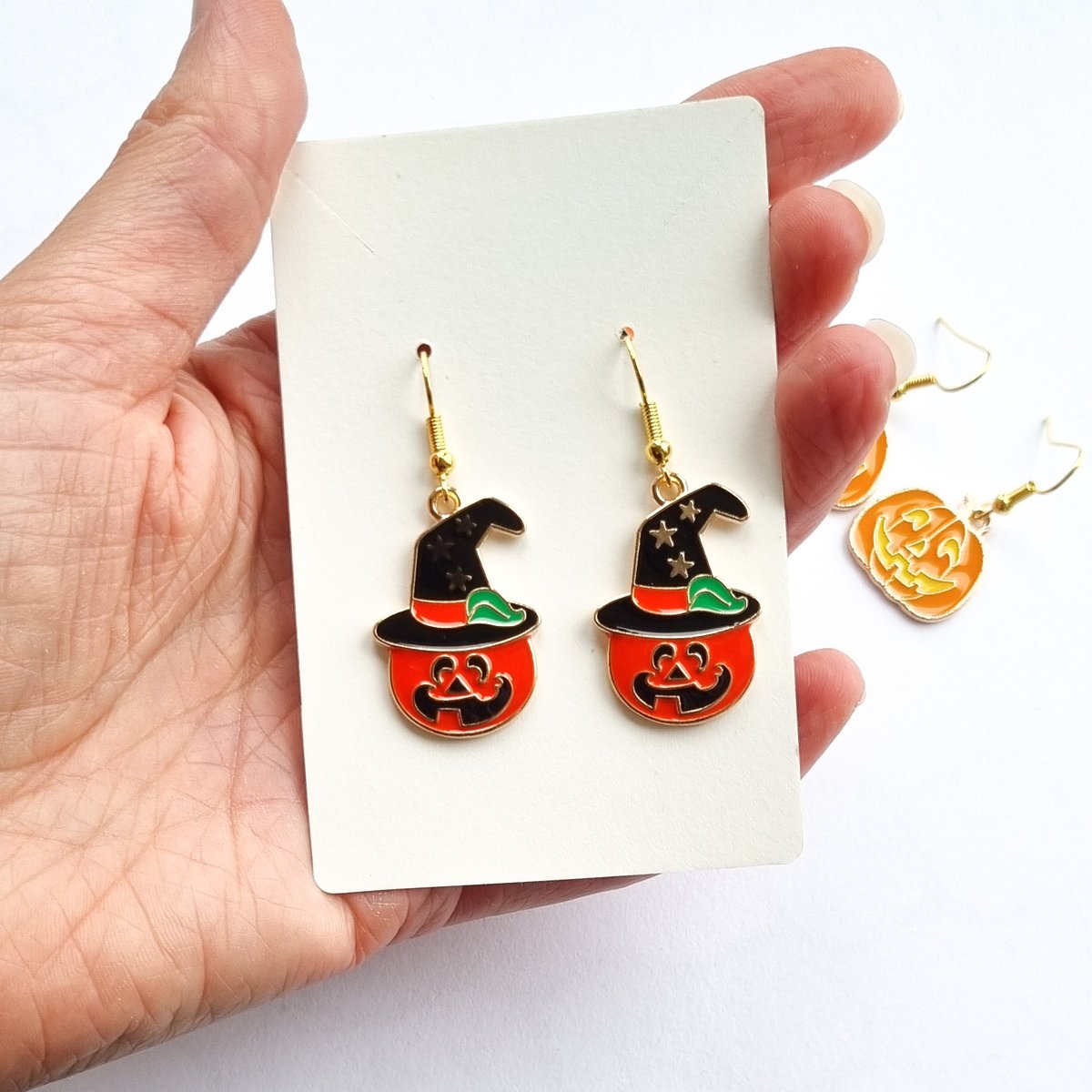 buttonmushuk's tweet photo. Only one pair of pumpkin earrings left. Who wants him?
https://t.co/kj2IE7ks11
#MHHSBD #nearlysoldout
#pumpkin #Halloween #EarlyBiz https://t.co/EzMZkavA9H