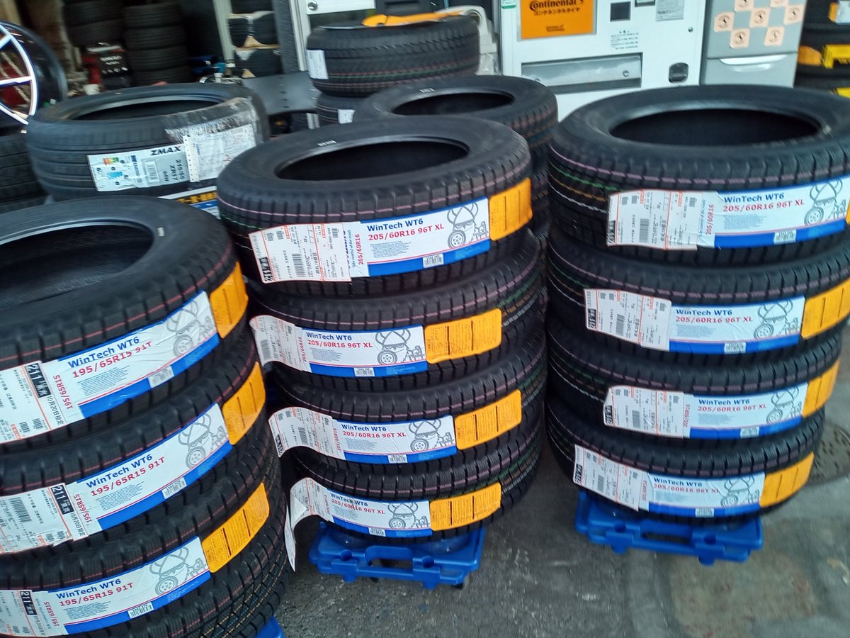 taiyaichiba3004's tweet image. こんばんは！

人気 #スタッドレスタイヤ
#VIKING #WinTech #WT6
大量入荷しました✨
スタッドレスタイヤに求めるのは
氷上での #ブレーキ 性能だと思います。
WT6は比較テストで
氷上ブレーキ性能が証明されている
お勧めの #スタッドレス です👍　　
#タイヤ市場 #江東砂町店