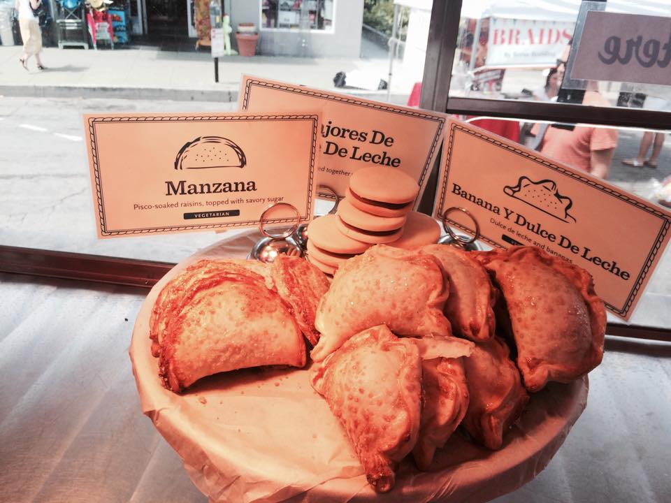 Get your Banana y Dulce De Leche #Empanadita <a href="/ElPorteno/">El Porteño Empanadas</a> 9a-4p Presidio Tunnel Tops. See 📷 menu, review, chat with #foodtruck #foodie @Mobolet 🔗 bit.ly/2n0SibL