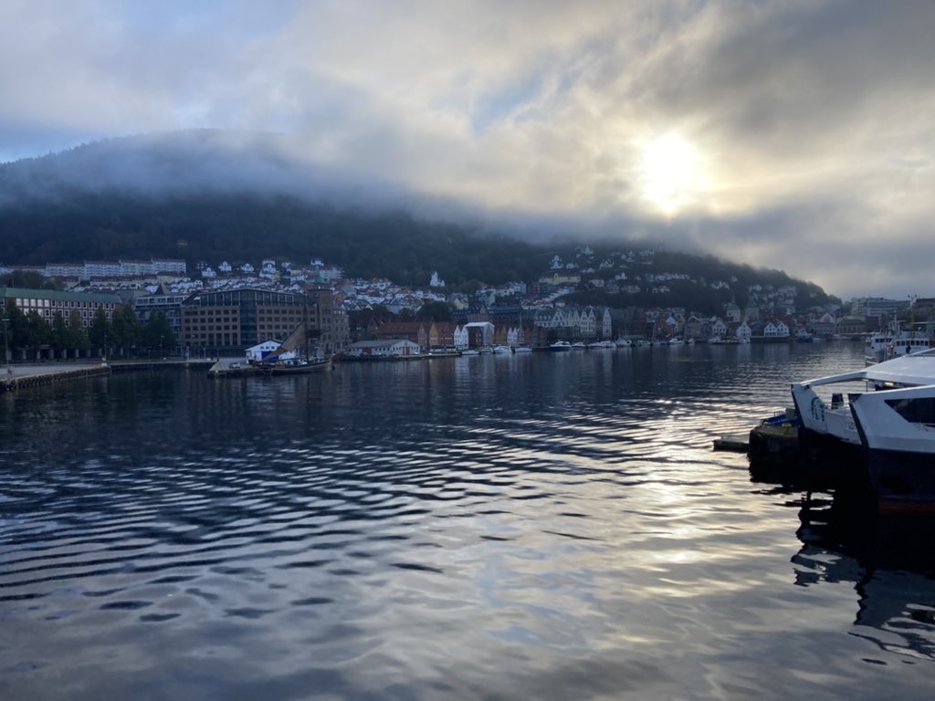 Natalya_Gallo's tweet photo. PSA to US colleagues who have finishing MS students. Pls let them know about PhD opportunities in Norway. There is no annual program admission cycle - all positions become listed as they are available and are posted through https://t.co/WMcPat2Jqz. Other perks below. https://t.co/5w6R5rerNQ