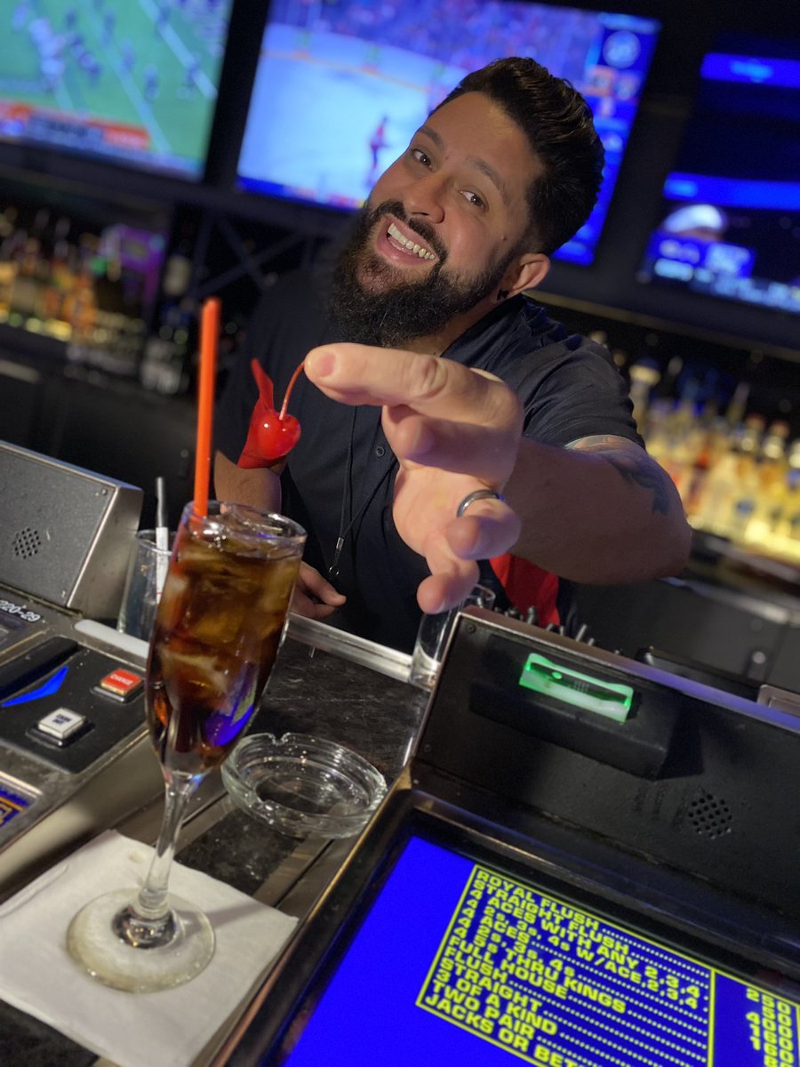 VitalVegas's tweet photo. Tip an uncomfortable amount and even a simple soda can be an experience. @theDlasvegas https://t.co/aNiXA27xYo