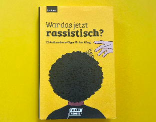 "War das jetzt rassistisch? 22 Antirassismus-Tipps für den Alltag" von <a href="/BlackVoicesVB/">Black Voices AT</a> ist mit gut verständlichen Beiträgen, vielen Beispielen &amp; Fakten auch für Jugendliche besonders geeignet. Mehr dazu auf dem Blog:  buuu.ch/jugendbuecher/…

#Jugendbuch #diversekinderbücher