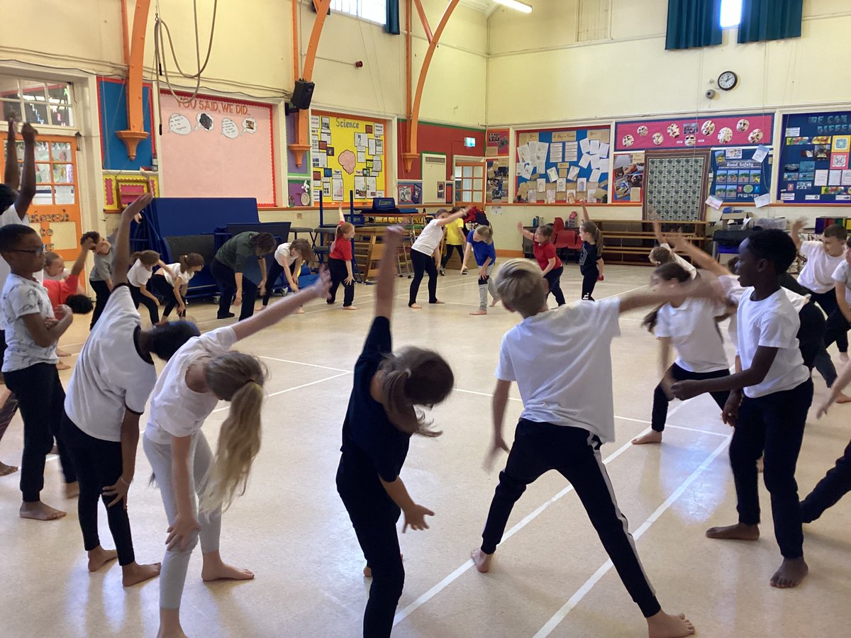 This whole half term, Year 4 have had Dance Artist Sam Moss teaching their weekly PE dance unit. 
They have been deepening and retrieving previous learning about Roman Myths. Fantastic!