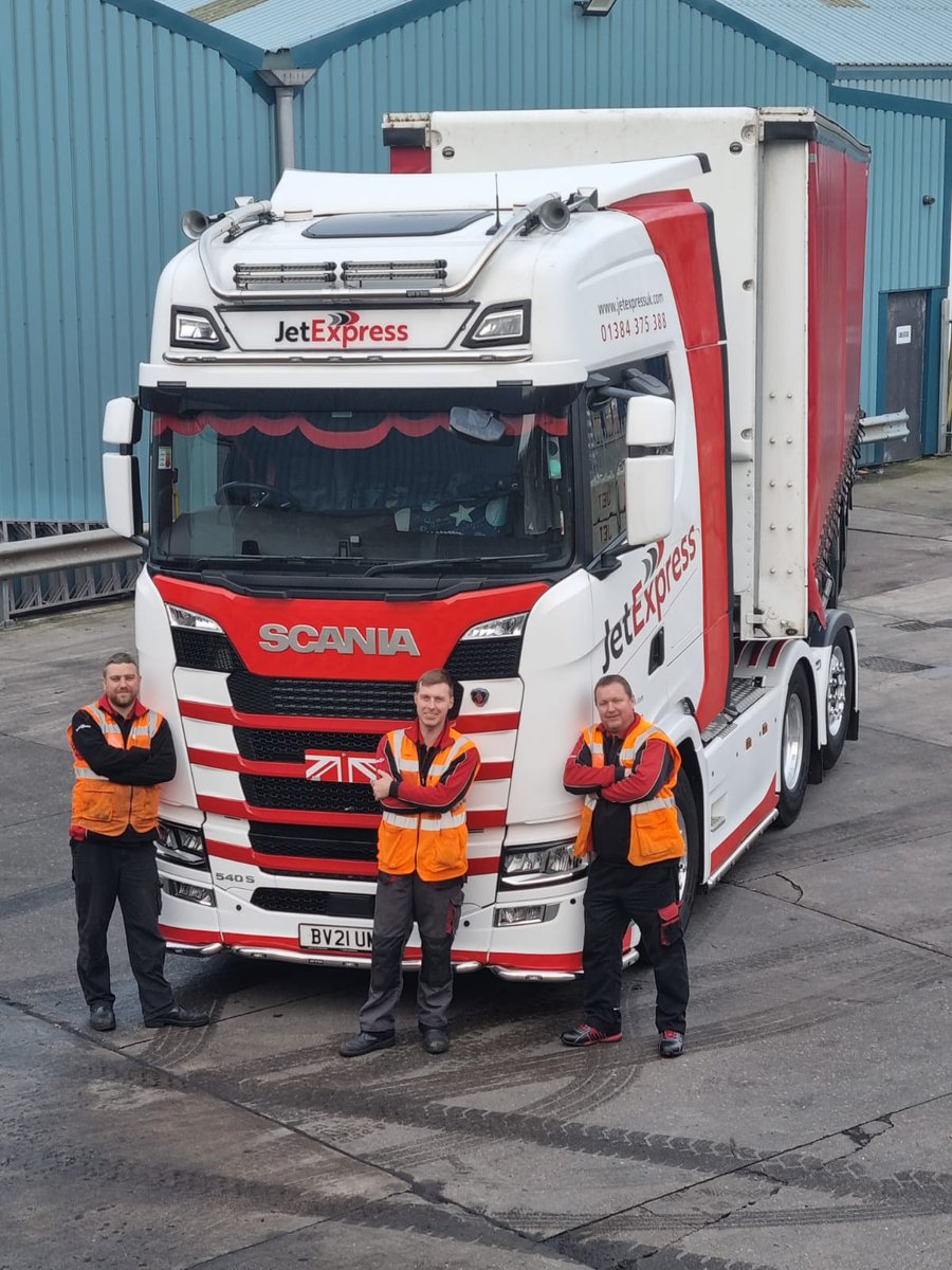 Three lesser-spotted Jet Team Members captured in their natural habitat 📹😂

#NaturalHabitat #Spotted #JetTeam #JetYard #TeamJet #Truck #Logistics #TransportSolutions #TimeCriticalLogistics #SameDayLogisistics