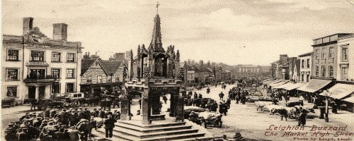 market_lb's tweet photo. #throwbackthurs 

How about this for a bustling marketplace?!  Any idea how old this picture might be? 
#throwbackthurday 
#bedfordshire
#keepingitlocalLB
#LBmarket
#leightonbuzzard
#leightonbuzzardlife
#Leightonbuzzardlocal
#leightonbuzzardtown
#leightonlinslade https://t.co/QjzR7lepZG