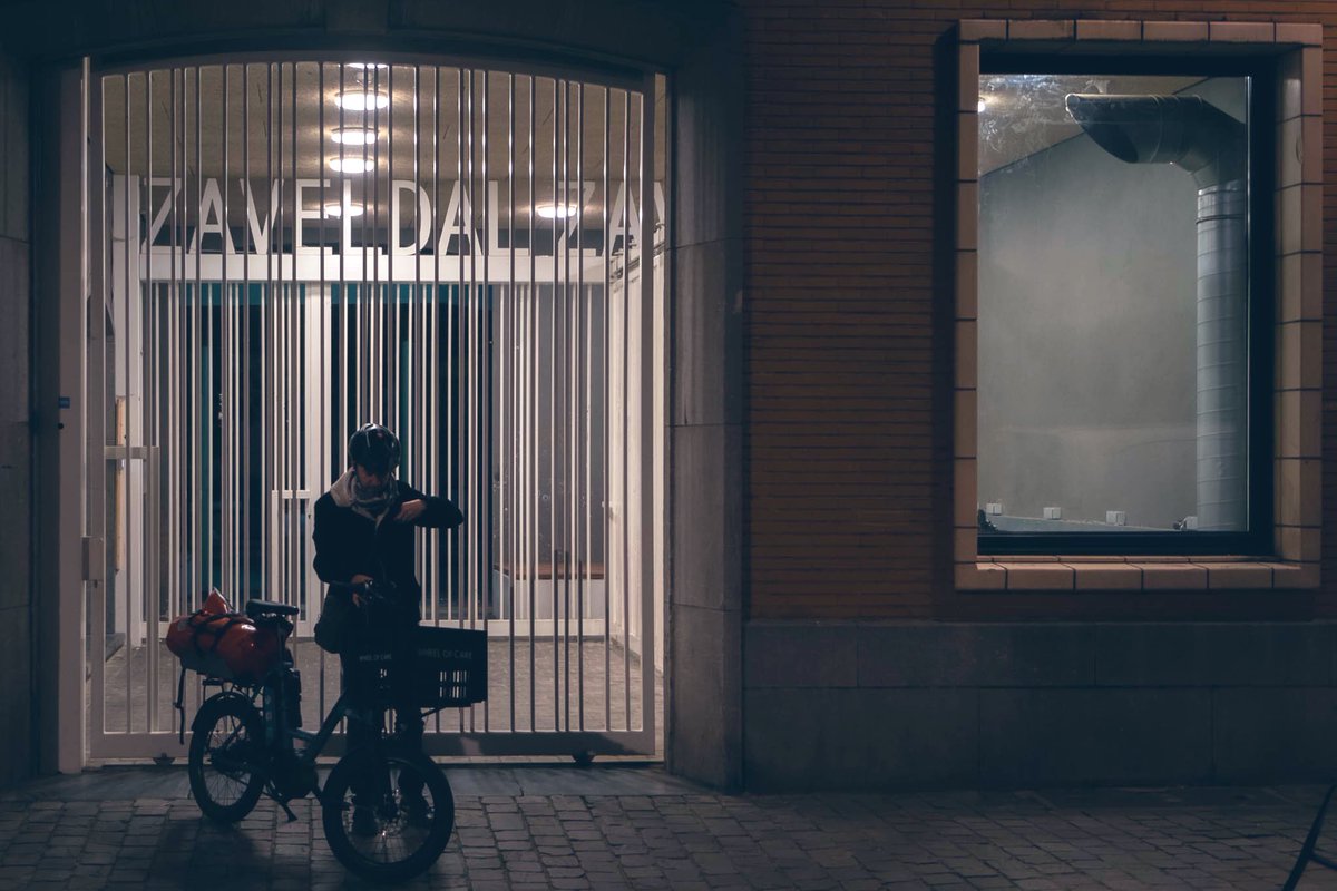 Did you know we start the day at 5:30 am and we are often all alone on the road? We never felt safer! #welovegoodmove #bruxellesmobilité #bruxelles #velotaf #ebike #wheelofcare #thuiszorg #mederi