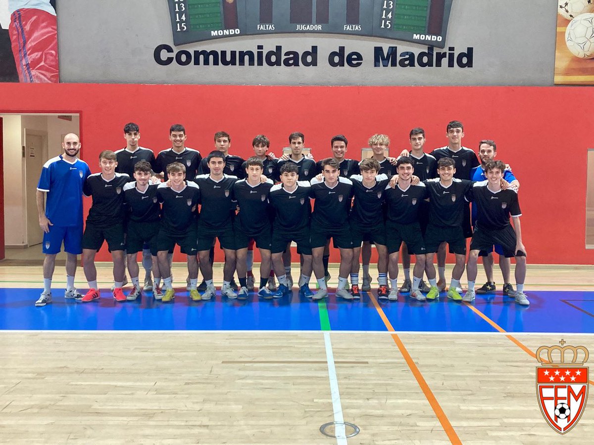 RFFM_FutbolSala's tweet photo. 📷 En la tarde de ayer comenzarón los entrenamientos de la Selección Sub-19 Masculina, con la vista puesta en la próxima fase previa de los Campeonatos de España, a las órdenes de @LopezChika https://t.co/glRNhcZaqO
