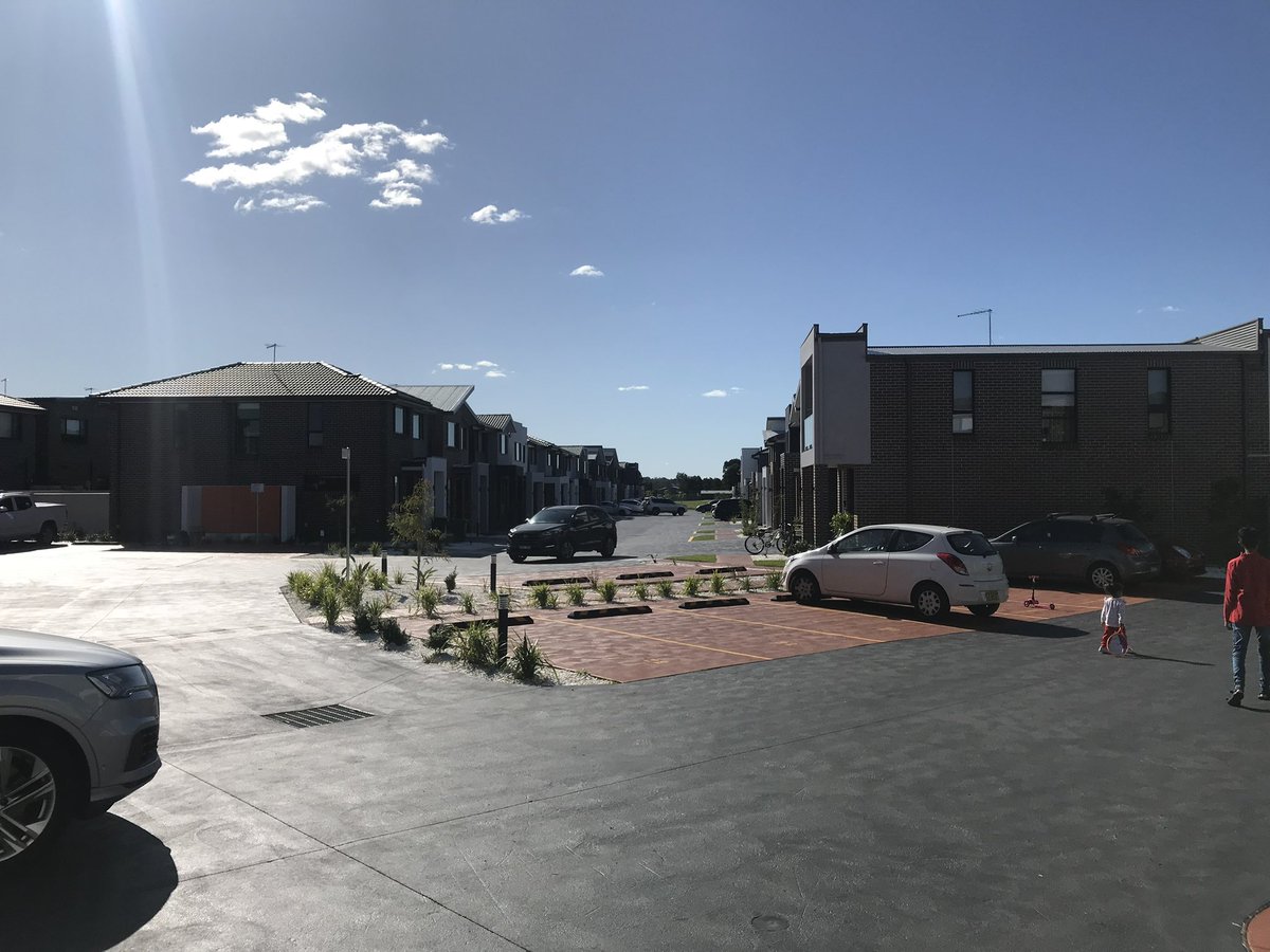 moulmein's tweet photo. @SwelteringCity In some places there is no grass at all. #bakedin #urbanheat https://t.co/rtGSlASGWT