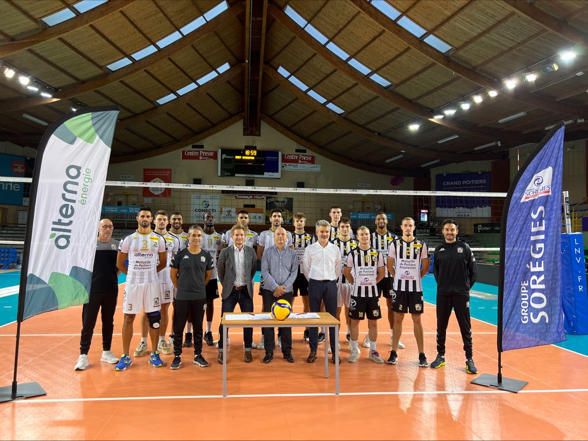 SOREGIES's tweet photo. Pour la 14ème année consécutive, @SOREGIES renouvèle son partenariat avec le @Spvb86. 

Plus que jamais aux côtés des joueurs du SPVB, nous sommes fiers de réaffirmer notre engagement auprès d’une équipe renouvelée et un bureau qui insuffle une nouvelle dynamique.

🏐 https://t.co/xrA2PysUrT