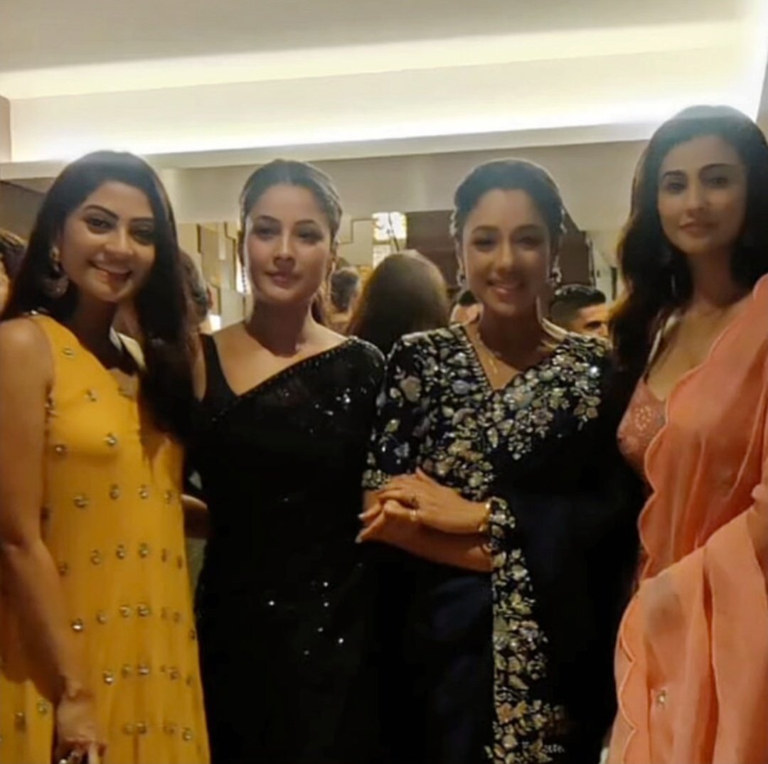 iBeingAman's tweet photo. Inside More Pictures of @ishehnaaz_gill #ShehnaazGill ❤️😍 https://t.co/UyXfysGBTM