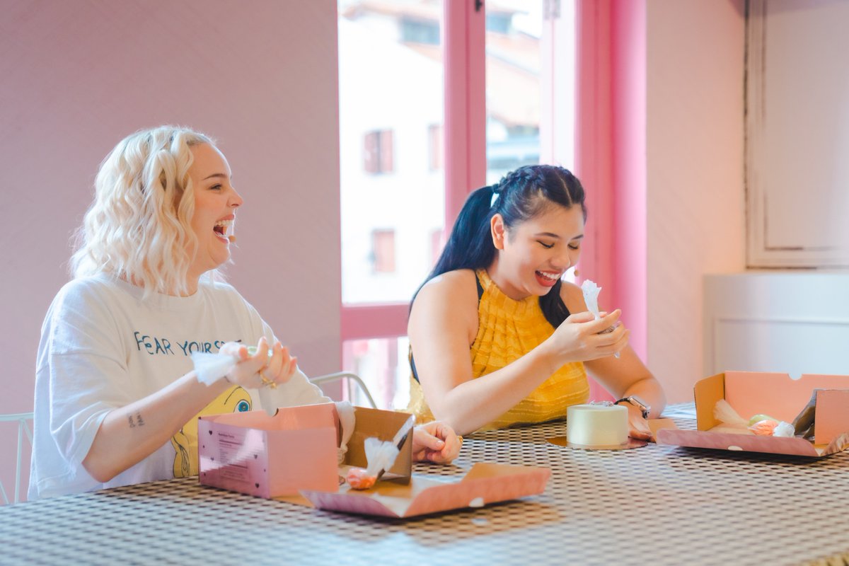 WarnerMusicSG's tweet photo. A fun time at the Dysfunctional Party. Biggest thanks to YOU, the fans. 💌

We love you, @AnneMarie! 💞 https://t.co/Vv62khJRVO