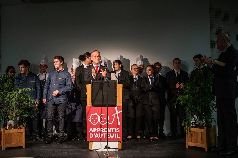 NicolasTruelle's tweet photo. Je crois profondement que nous sommes transformés par la qualité des relations que nous tissons. Je dédie aux jeunes d’@AAuteuil cette #legiondhonneur que j’ai reçue hier, avec beaucoup d’émotion, des mains de Jean-Marc Sauvé, et qui honore avec moi l'ensemble de la fondation. https://t.co/vfbP9CjXli