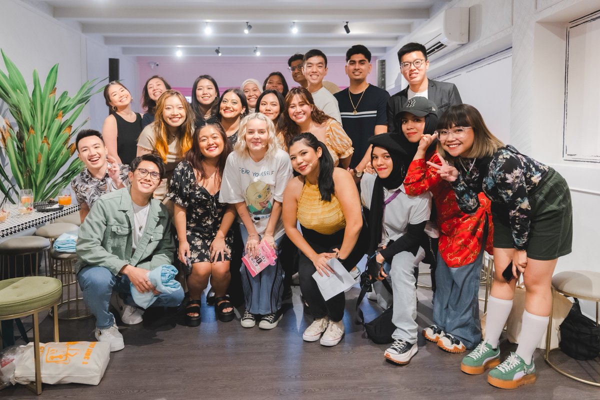 WarnerMusicSG's tweet photo. A fun time at the Dysfunctional Party. Biggest thanks to YOU, the fans. 💌

We love you, @AnneMarie! 💞 https://t.co/Vv62khJRVO