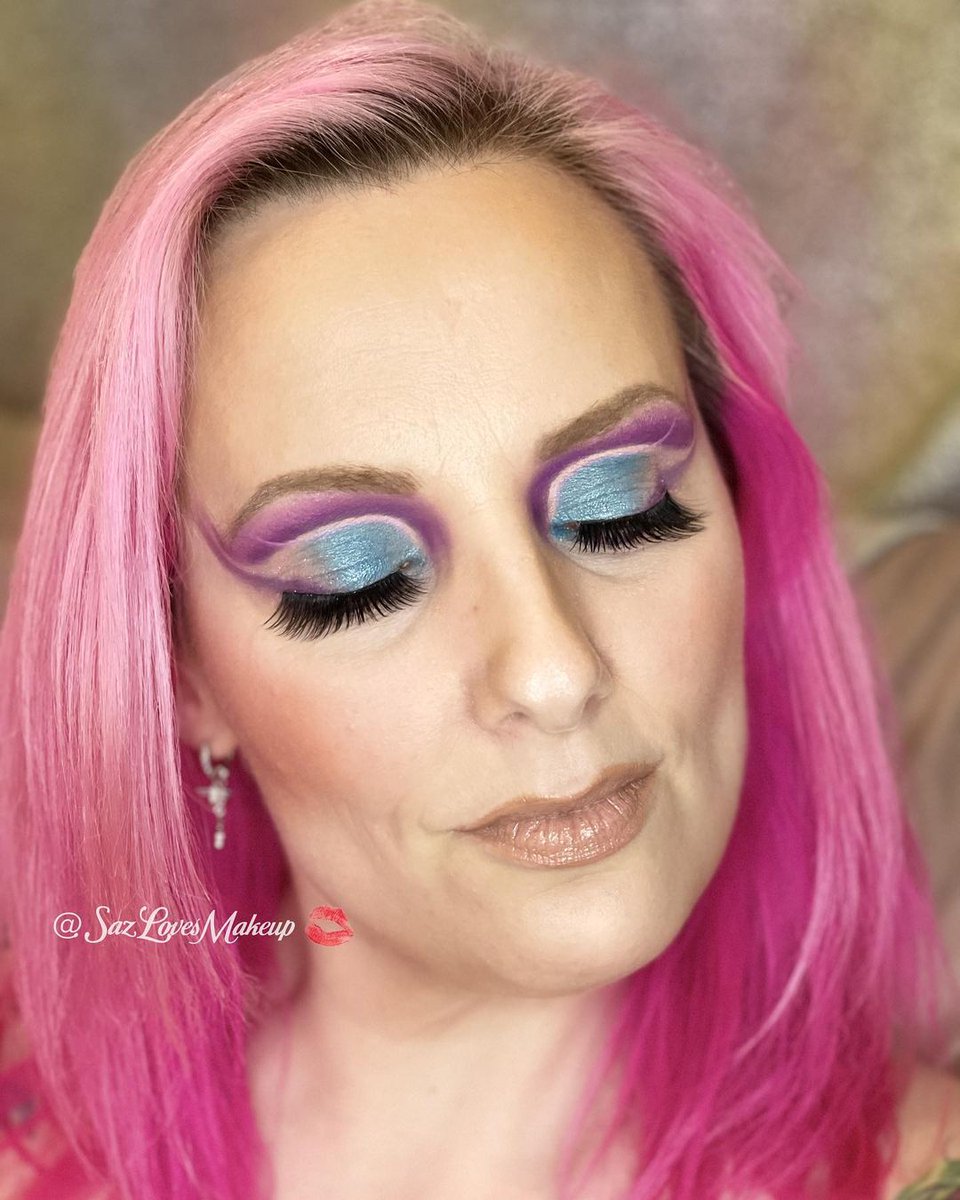 tintarkofficial's tweet photo. Promise me, never say no to purple and blue🎨
@sazlovesmakeup created this makeup look using the TINTARK Cloudy with a Chance of Sprinkles💜💙💜💙
#tintarkcosmetics #tintark #tintark30colorsmakeupeyeshadowpalette #tintarkbeauty #festivalmakeup #eyeshadow #eyeshadows https://t.co/1xFsrvvLQD