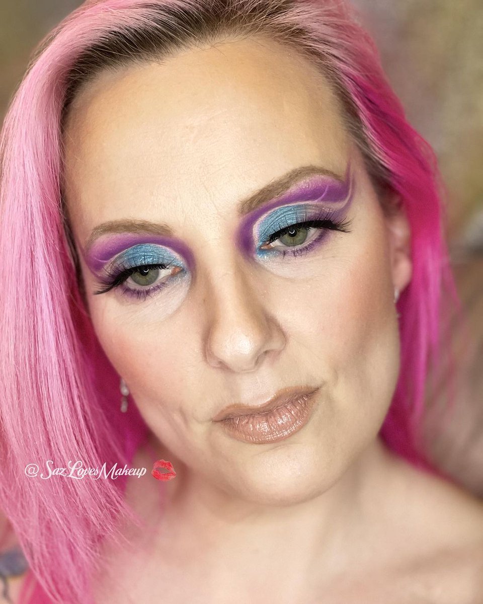 tintarkofficial's tweet photo. Promise me, never say no to purple and blue🎨
@sazlovesmakeup created this makeup look using the TINTARK Cloudy with a Chance of Sprinkles💜💙💜💙
#tintarkcosmetics #tintark #tintark30colorsmakeupeyeshadowpalette #tintarkbeauty #festivalmakeup #eyeshadow #eyeshadows https://t.co/1xFsrvvLQD