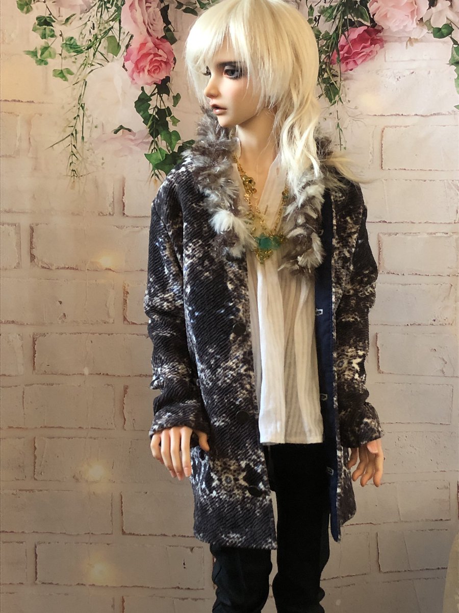 wolf8singe's tweet photo. いつの間にかすっかり秋!寒さ的には冬並に感じます❄️
アンゼルムにNirrTiさま@NirrTi_NRTG の秋冬ジャケットを着てもらいました✨✨
似合いすぎ🥰
#うちのこかわいい #switchbjd #Waseon https://t.co/v1QTp16z8k