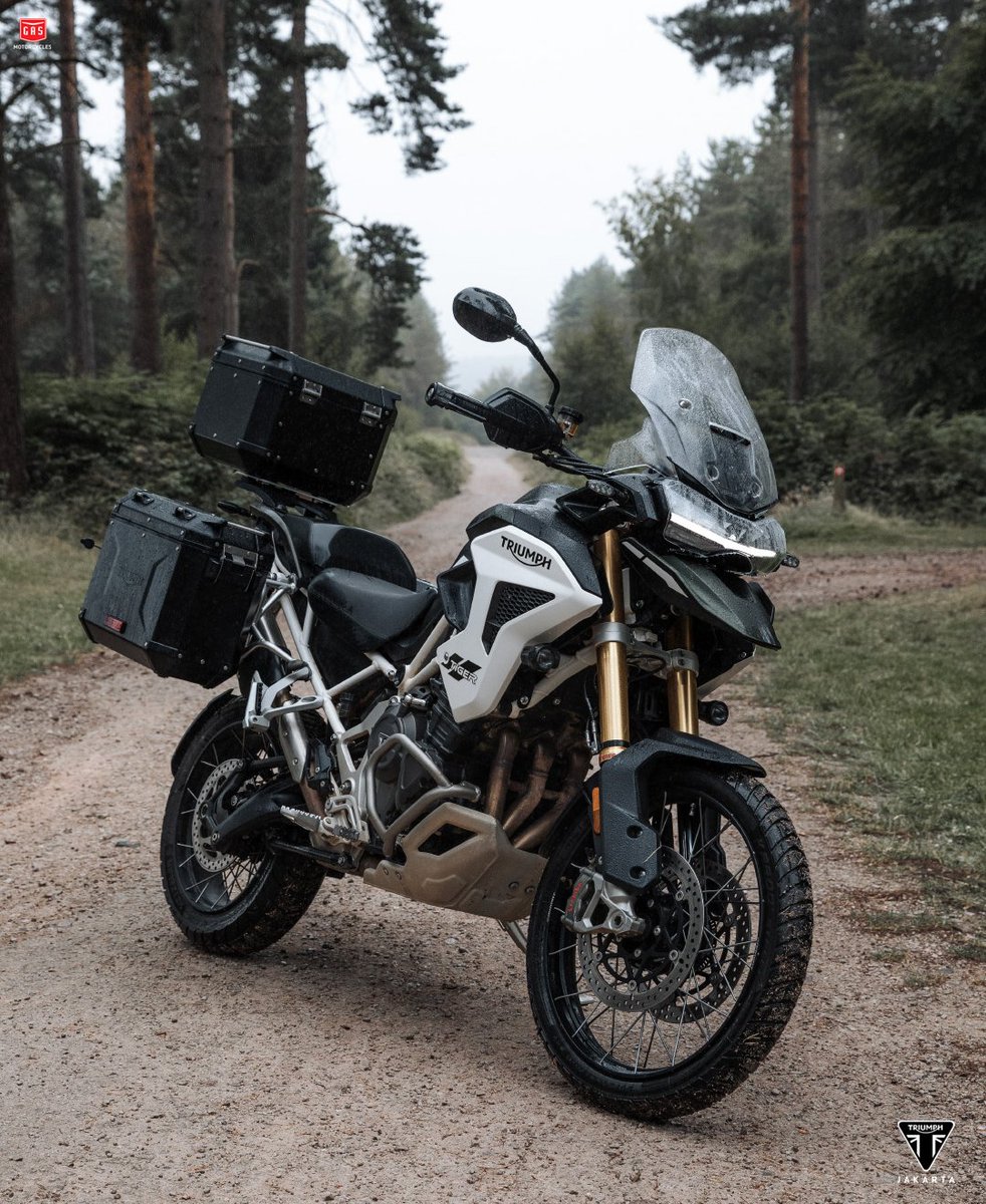 TriumphJakarta's tweet photo. Extend the riding season and explore more of the great outdoors with our range of Triumph Genuine Accessories.

Luggage essentials such as the 42L top box and expedition aluminium panniers allow you to stow all your gear and are the perfect companions for any adventure. https://t.co/n9CU8s9lVK