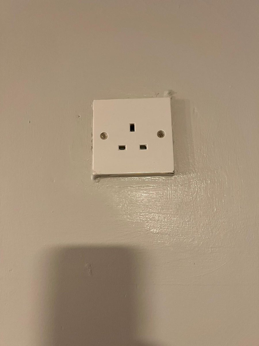 Dub8CleanSlate's tweet photo. It is always important to pay attention to the small details during an end of tenancy clean. Some before and after's of vents and switches. #cleanslate #socialenterprise #dub8 https://t.co/EPWVTOmT9g