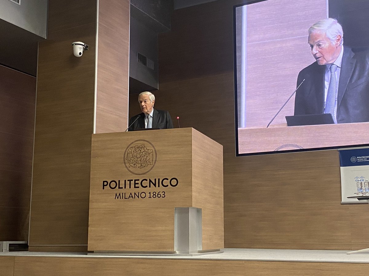 .<a href="/umbertobertele/">Umberto Bertelè</a> Chairman degli <a href="/Osserv_Digital/">Osservatori Digital</a> apre il convegno di oggi, facendo un focus sui trend che stanno emergendo a livello internazionale #OSW22 #osssmartworking #smartworking