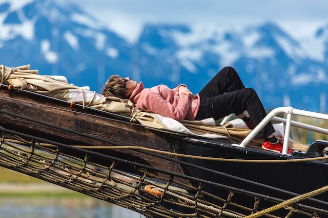 The ultimate feeling of not having to do anything but eat🍽️ sleep😴 sail⛵️ &amp; repeat🔁

#tallship #oosterschelde #sailing #sail #chilling