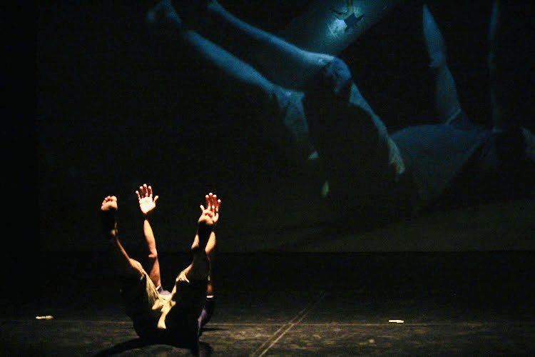 studio8jo's tweet photo. “ #Theatrical #Residency Program ” - #Uptooted2
Day 4: #contactimprovisation of as introduced. It followed by #movement #experimentation, #livecam, and #projection.
#creativeforce #swedishinstitute #drososfoundation #Studio8jo https://t.co/gQ2ZOKn9Cp