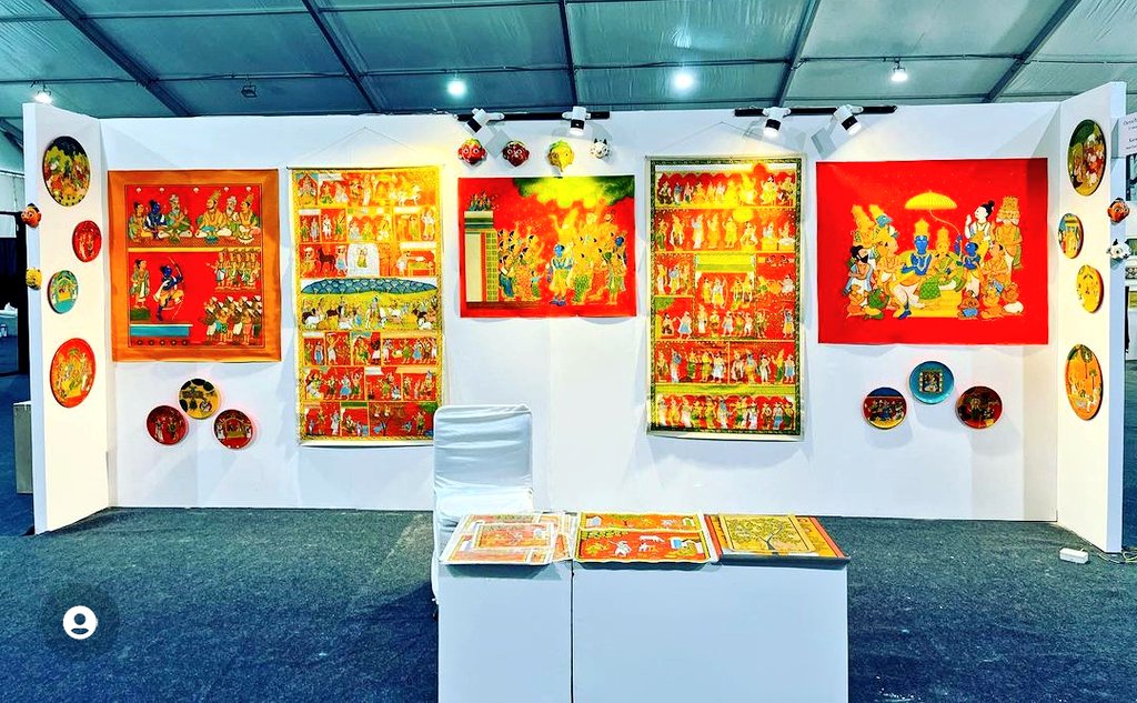 authindia's tweet photo. Art is a collaboration b/w the Lord and artist, &amp; the less the artist does the better.” – Andre Gide
Cheriyal Nakkashi #painting by Vaikuntam at #IndiaCraftWeek, Okhla. 
https://t.co/yES2dbEolY
#art #artist #interior #culture  #homedecor  #quote #thursdayvibes #IncredibleIndia https://t.co/G5PPeiePnD