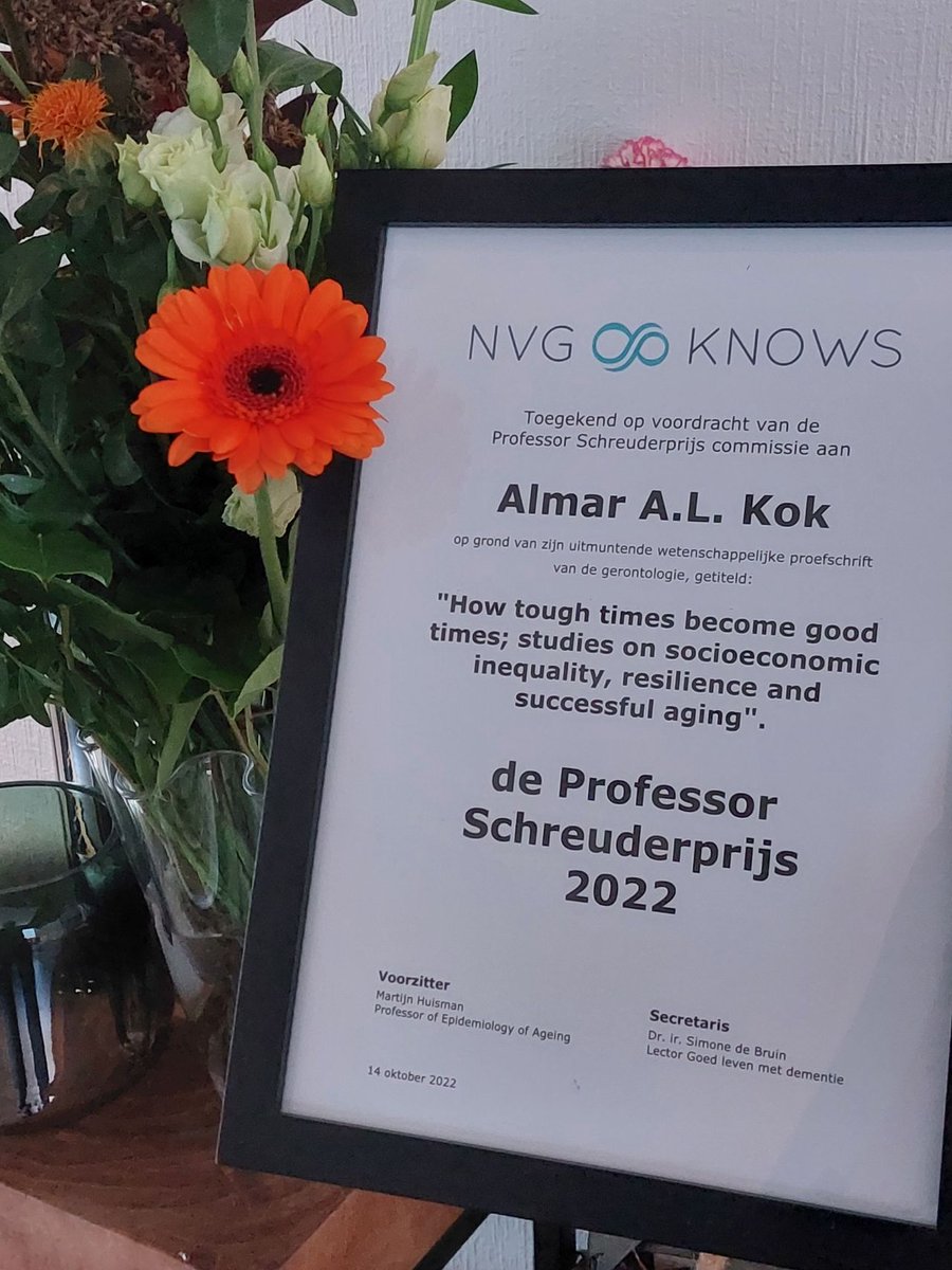 Congratulations to <a href="/AlmarKok/">Almar Kok</a>! His thesis "How tough times become good times: Studies on socioeconomic inequality, resilience and successful aging" won the Professor Schreuder prize 🏆 by <a href="/NVG_KNOWS/">NVG-KNOWS</a> for its significant contribution to #gerontology research.