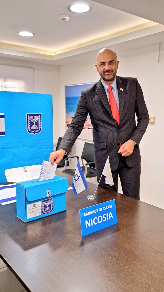 OrenAnolik's tweet photo. On November 1st, #Israel🇮🇱 will hold an election for the @KnessetIL.
As an Israeli diplomat serving abroad, I am proud to exercise my democratic right and duty to vote 🗳 today.
#EmbassyVotesIL https://t.co/QhX4FYsX6L