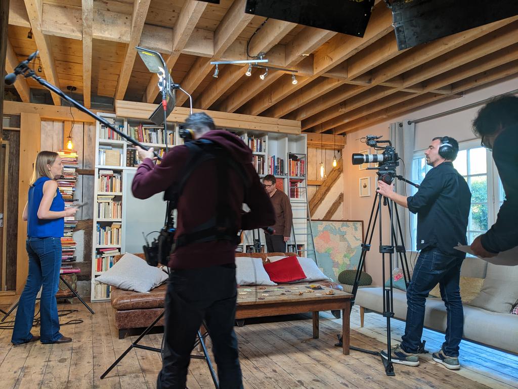 Aujourd'hui avec <a href="/Hello_Alim/">Marie Dubot</a> on est sur le tournage de la nouvelle série de paroles de terre ! 
<a href="/CommAgriAgro/">Agathe Barbat 🚜🇫🇷</a> <a href="/terresoleopro/">Terres OléoPro</a> <a href="/terresunivia/">Terres Univia</a> <a href="/iciaurelien/">🐸 Aurélien Morlighem #MarketingDigital</a>