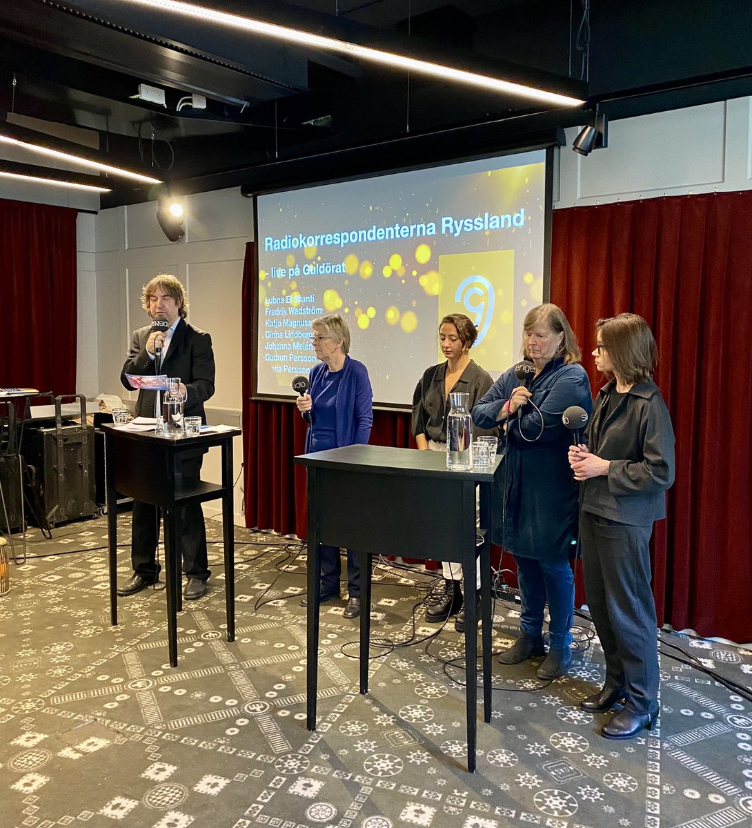 Ginna Lindberg (@ginnalindberg) on Twitter photo Radiokorrespondenterna Ryssland sänder inför publik på #Guldörat #Radioakademin om senaste utvecklingen i kriget. Med <a href="/FredrikWadstrom/">Fredrik Wadström</a> @PerssonGudrun <a href="/LubnaElShanti/">Lubna El-Shanti</a> <a href="/MariaPeLofgren/">Maria PerssonLöfgren</a> <a href="/jmelen/">Johanna Melén</a> <a href="/sr_ekot/">SR Ekot</a> Radiokorrespondenterna Ryssland sänder inför publik på #Guldörat #Radioakademin om senaste utvecklingen i kriget. Med <a href="/FredrikWadstrom/">Fredrik Wadström</a> @PerssonGudrun <a href="/LubnaElShanti/">Lubna El-Shanti</a> <a href="/MariaPeLofgren/">Maria PerssonLöfgren</a> <a href="/jmelen/">Johanna Melén</a> <a href="/sr_ekot/">SR Ekot</a>