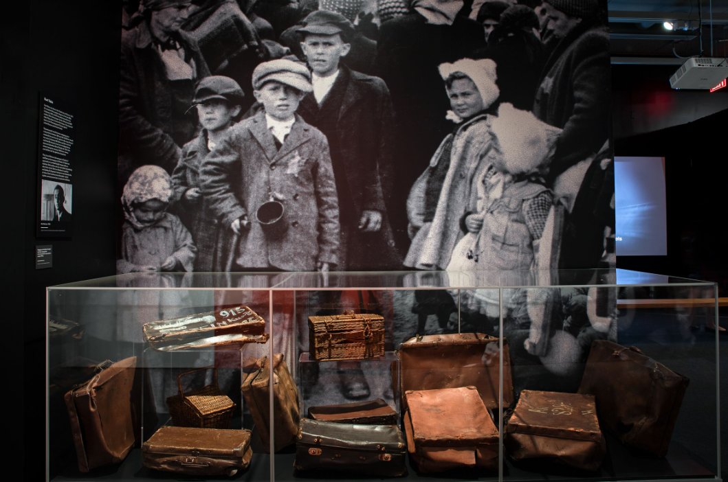 Each object displayed in @auschwitzxhibit represents a name and a life. That is why @AuschwitzMuseum and @Musealia_ , coproducers of the exhibition, carefully work to preserve all of them, even the smallest ones.