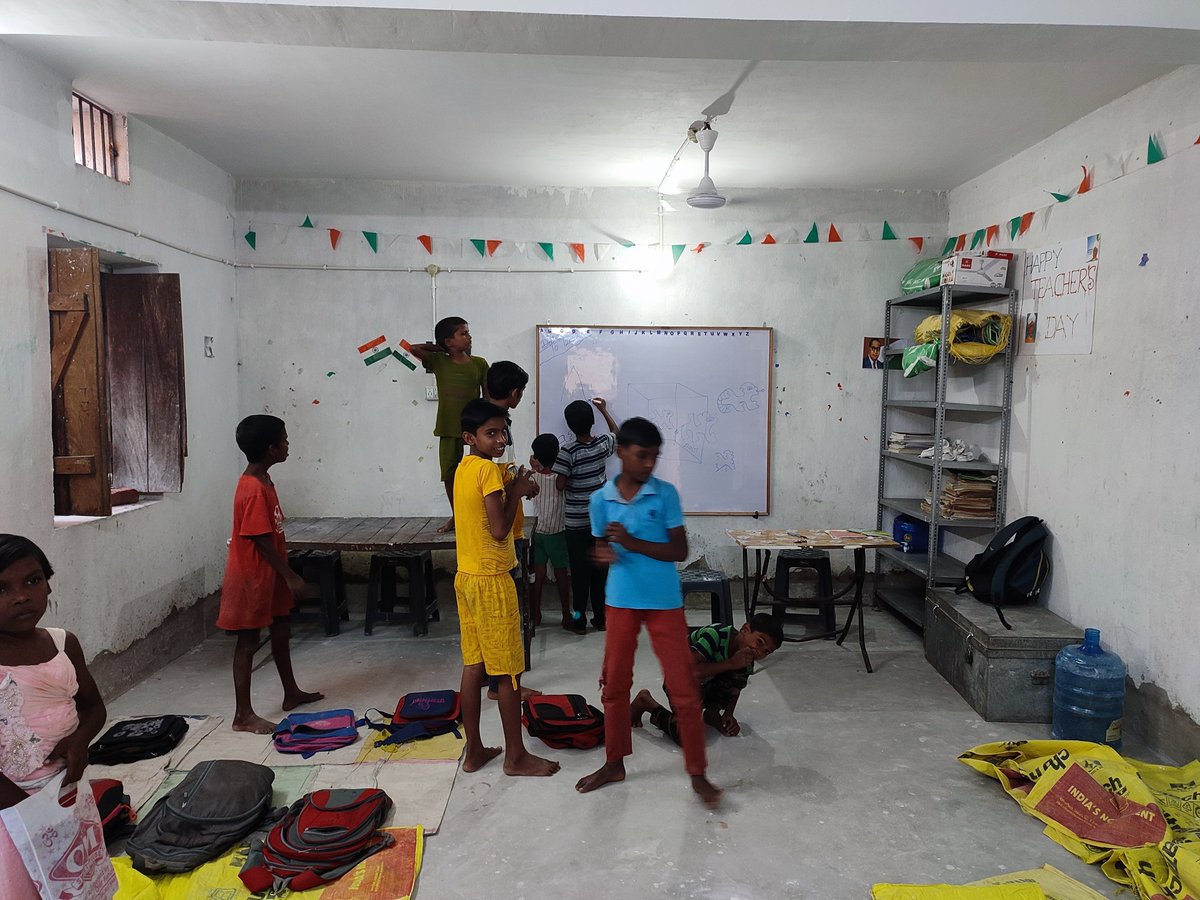 DeviseEducation's tweet photo. The roof work has been completed at the local community room and we have also installed a book rack. Now, the children have a safer and brighter place to explore their creativity and stimulate their minds. The children get together to draw, write and learn from each other
#Bihar https://t.co/3PHQp71BQE
