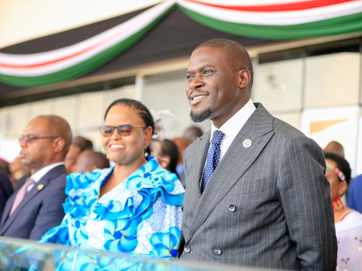 WilliamsRuto's tweet photo. In our PLAN, we target to increase housing supply four-fold from 50,000 to 200,000 a year. We have completed 2,592 units while 40,452 are a work-in-progress. It is our commitment that every Kenyan has access to affordable housing. https://t.co/dMufxybaYb