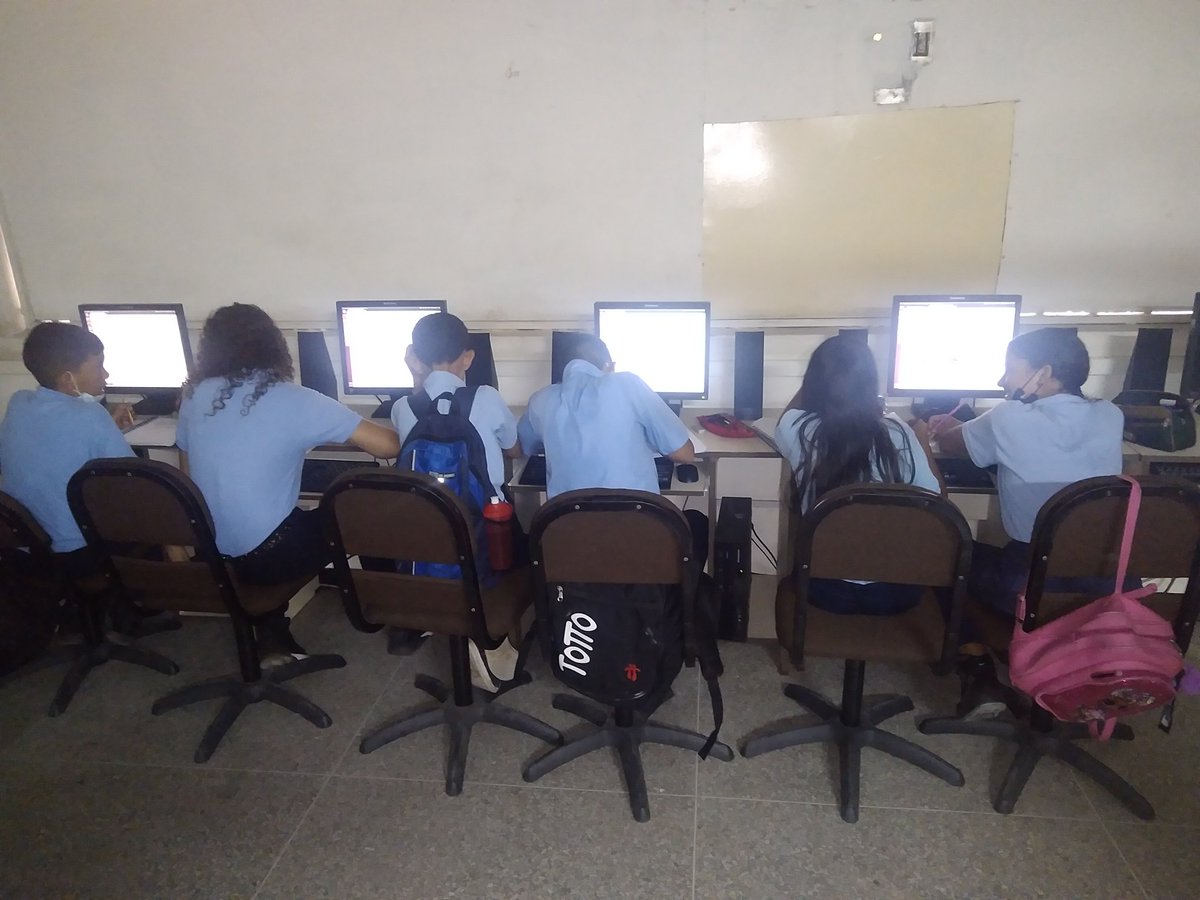 Hoy 20/10 Principios de la Tecnología y Producción a estudiantes de 1er Año B, por la profesora Yusmaira Parra en el Marco del cambio de pensum de la UEN Carlos Manuel Arrieta (Bachiller en Ciencia, Tecnología y Producción) <a href="/pedrogordon2121/">Pedro Gordon</a> <a href="/fundabit_/">FundabitOficial</a> <a href="/FundabitAragua/">FUNDABIT ARAGUA</a>