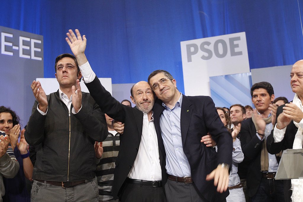 Jorgepl_99's tweet photo. Hace 11 años los demócratas ganaron a los terroristas y conquistaron la libertad. Gracias a los resistentes, al Estado de Derecho y a ciertas personas con nombres y apellidos.

🌹 Alfredo Pérez Rubalcaba 
🌹 Patxi López 
🌹 Rodolfo Ares 
🌹 Jesús Eguiguren 

#FinDeETA 🕊 https://t.co/GViUdlq3cE