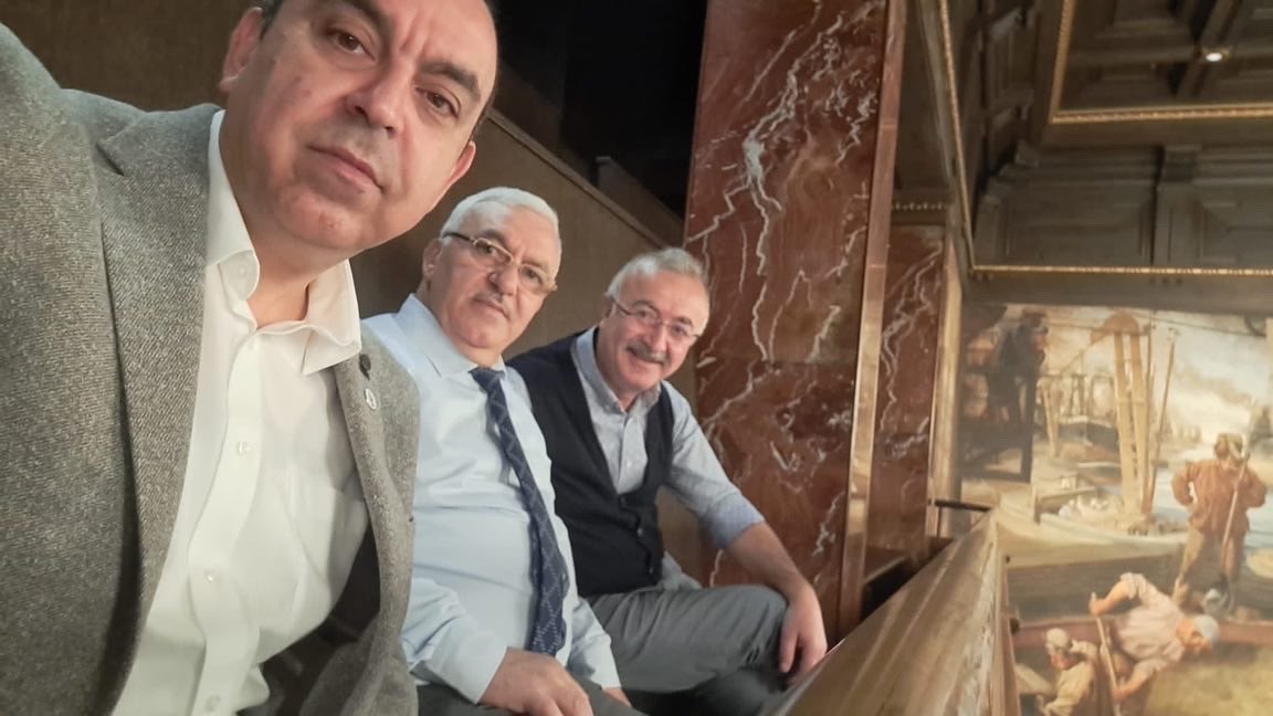 uidnederland's tweet photo. UID Hollanda Bölge Sekreteri Tekin Ateş, TICF Başkanı Ömer Altay ve IOT Başkanı Zeki Baran ile birlikte toplumu rahatsız eden bir konu olan Pegida’nın yapacağı Kuran’ı Kerim’i yakmak isteği eylemi Rotterdam Belediyesi’nde bulunan çeşitli partilerle görüşüldü.
#UID
#uidhollanda https://t.co/9ogdgS0Hwc