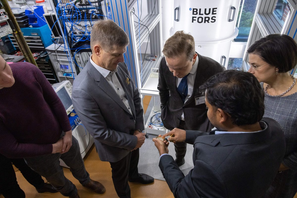 Minister of Science and Culture Petri Honkonen, accompanied by Antti Vasara (CEO, VTT) and Ilkka Niemelä (President, Aalto University), visited the QCD laboratory. The visit to QCD Lab was hosted by Suman Kundu.
PHOTOGRAPHER: Mikko Raskinen / Aalto University Communications