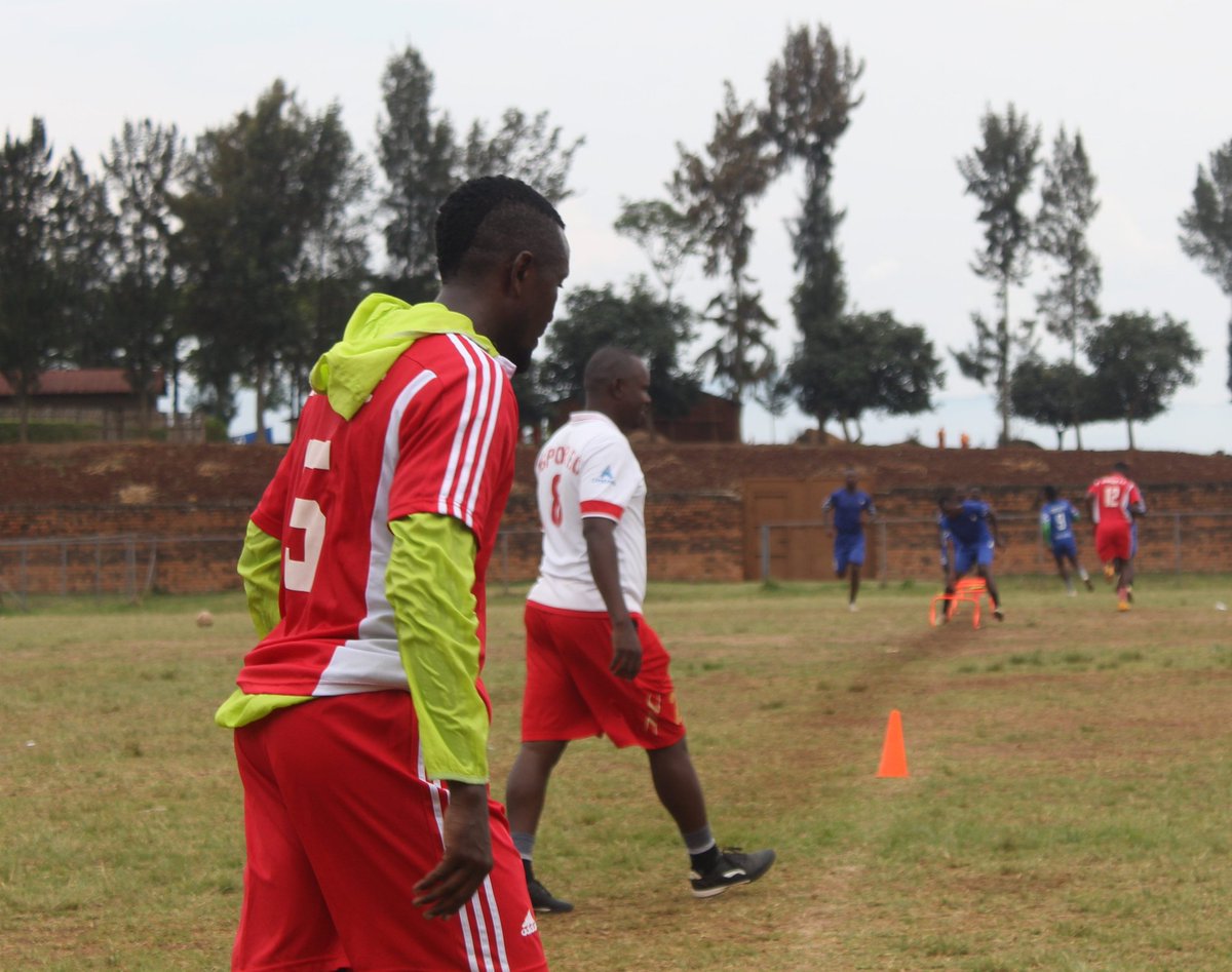 espoirfc1's tweet photo. Training focus for #RAYESP๐ช https://t.co/wmZvXATGzd