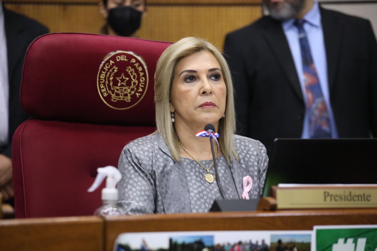 SenadoresPy's tweet photo. La senadora @SenaHermelinda, vicepresidenta segunda en ejercicio de la Presidencia, da inicio a la sesión ordinaria de hoy, con la asistencia de 26 senadores y 17 puntos a tratar contemplados en el orden del día. 

#SenadoPy https://t.co/G0QIyZTYS2