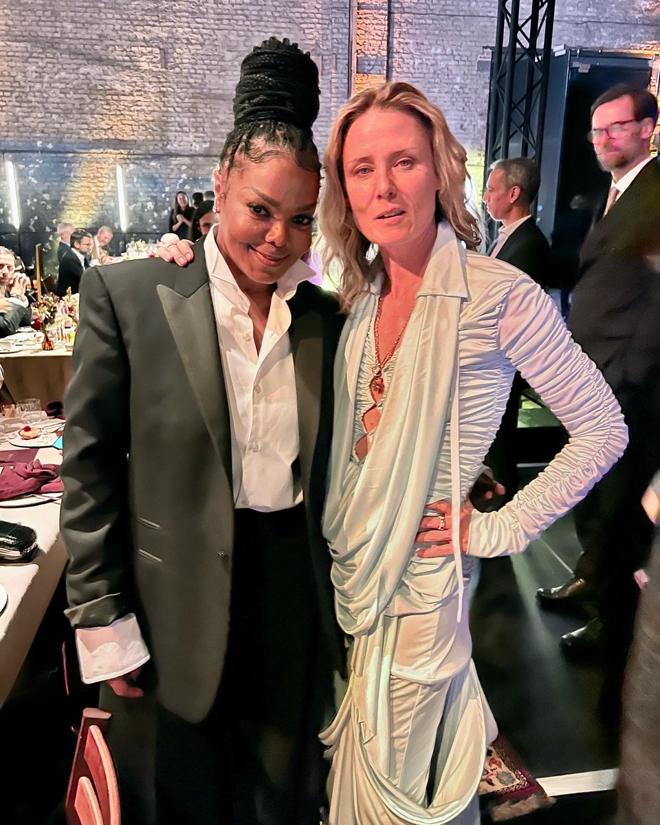 Me begging <a href="/JanetJackson/">Janet Jackson</a> to make a new record 💙